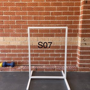 S7 – Short Welcome Sign Stand